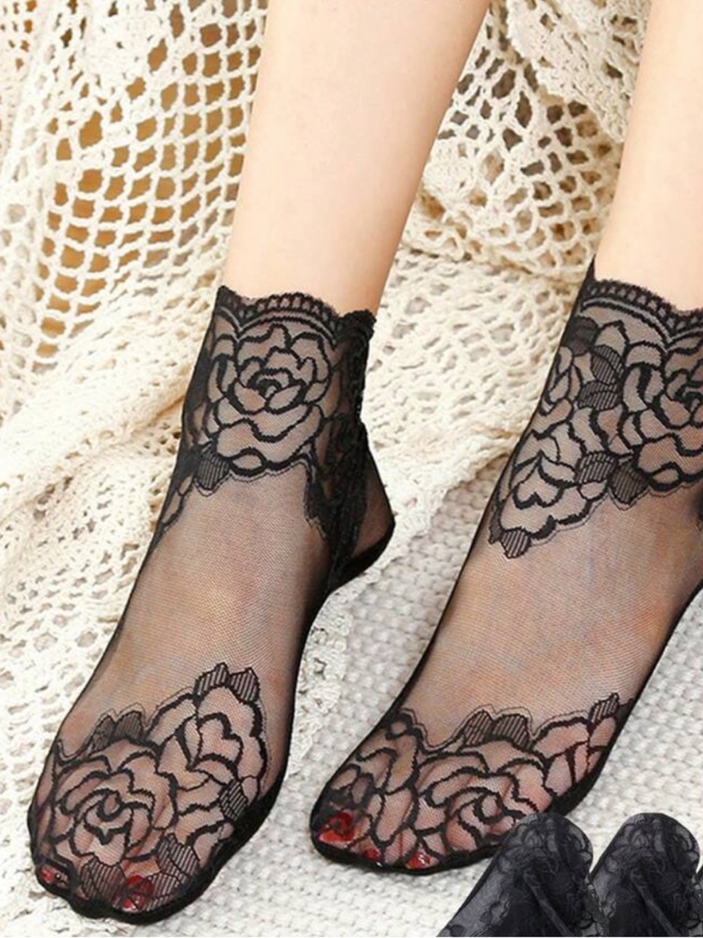 Black Lace Rose Embroidery Ankle Socks -
